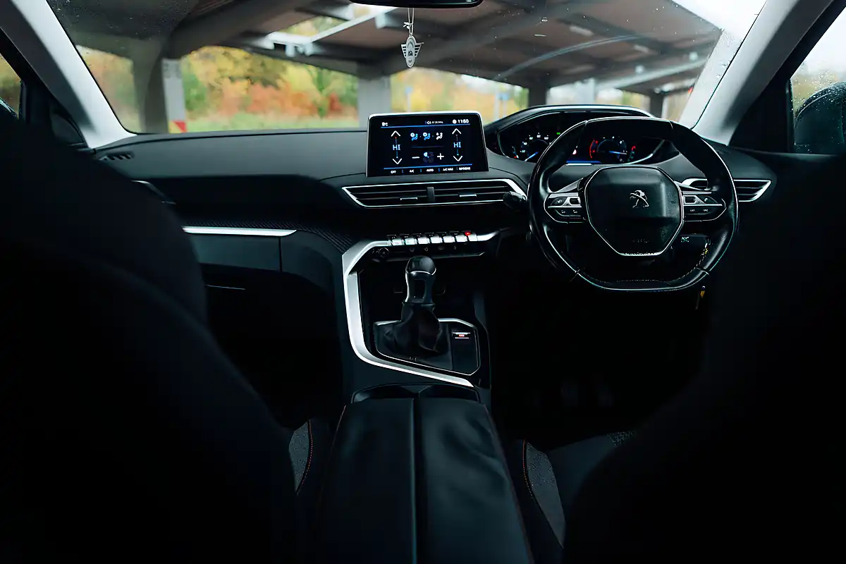 Used 2017 Peugeot 3008 Active Red - Interior and Exterior details 19