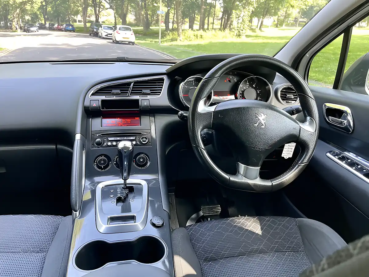 Used 2017 Peugeot 3008 Active White - Interior and Exterior details 11