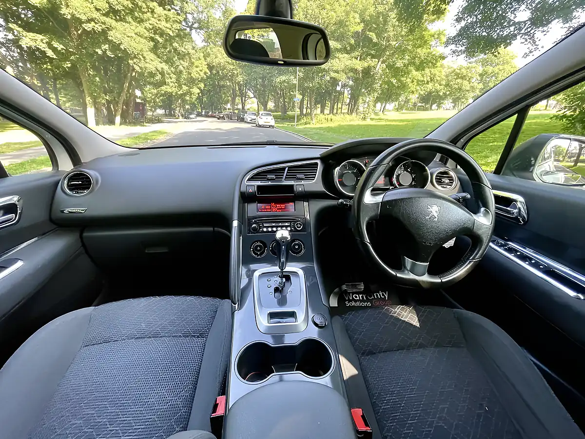 Used 2017 Peugeot 3008 Active White - Interior and Exterior details 12