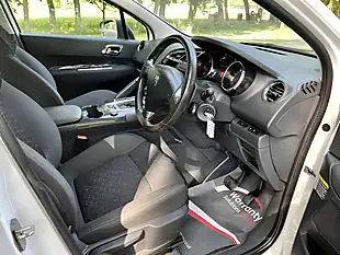 Used 2017 Peugeot 3008 Active White - Interior and Exterior details 16