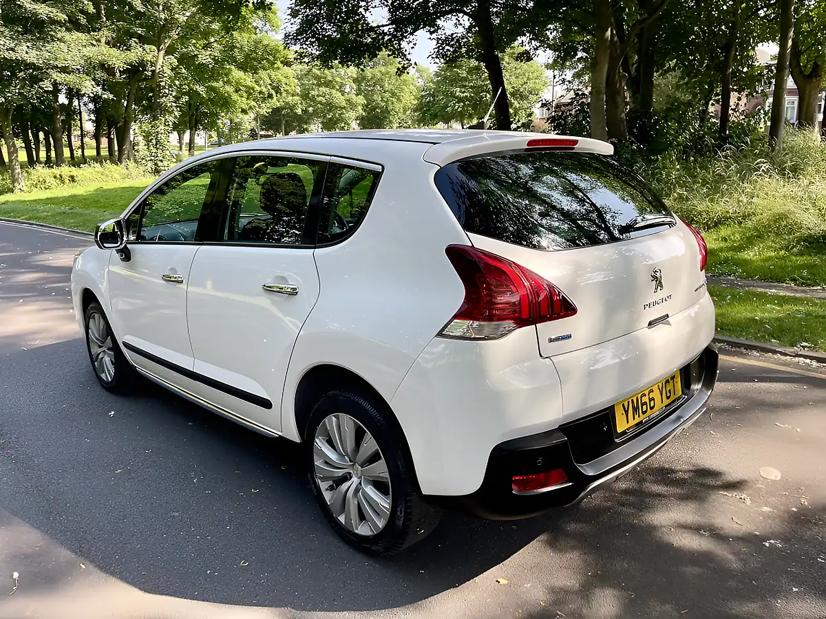 Used 2017 Peugeot 3008 Active White - Interior and Exterior details 4