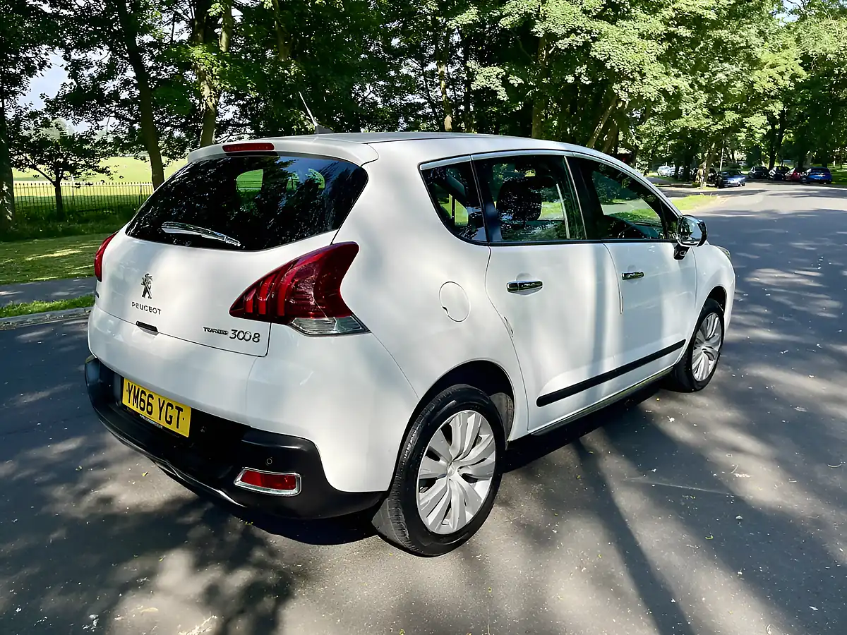 Used 2017 Peugeot 3008 Active White - Interior and Exterior details 5