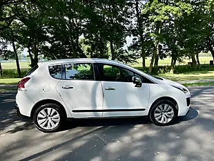 Used 2017 Peugeot 3008 Active White - Interior and Exterior details 6