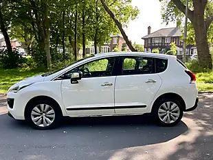 Used 2017 Peugeot 3008 Active White - Interior and Exterior details 7