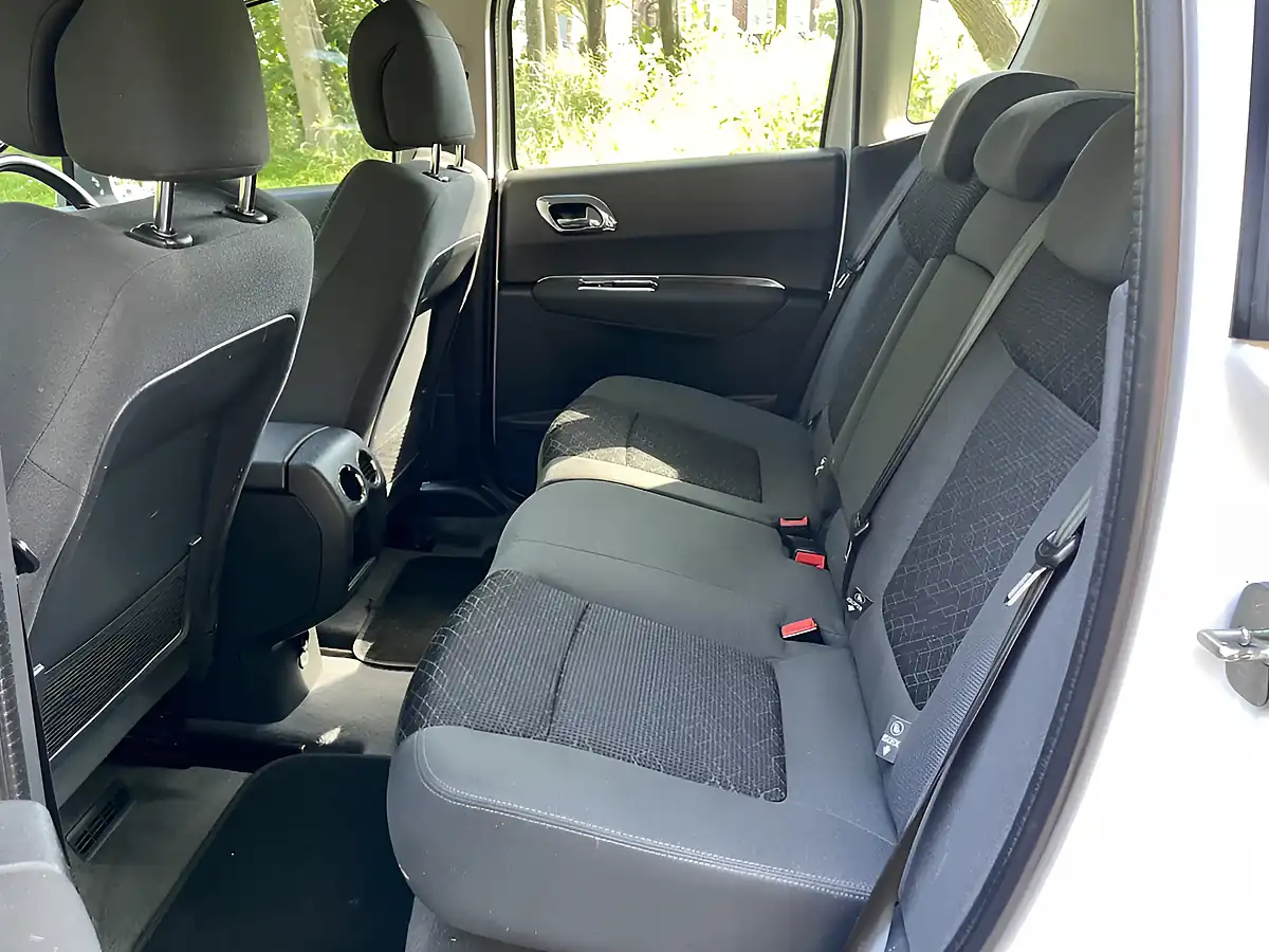 Used 2017 Peugeot 3008 Active White - Interior and Exterior details 9