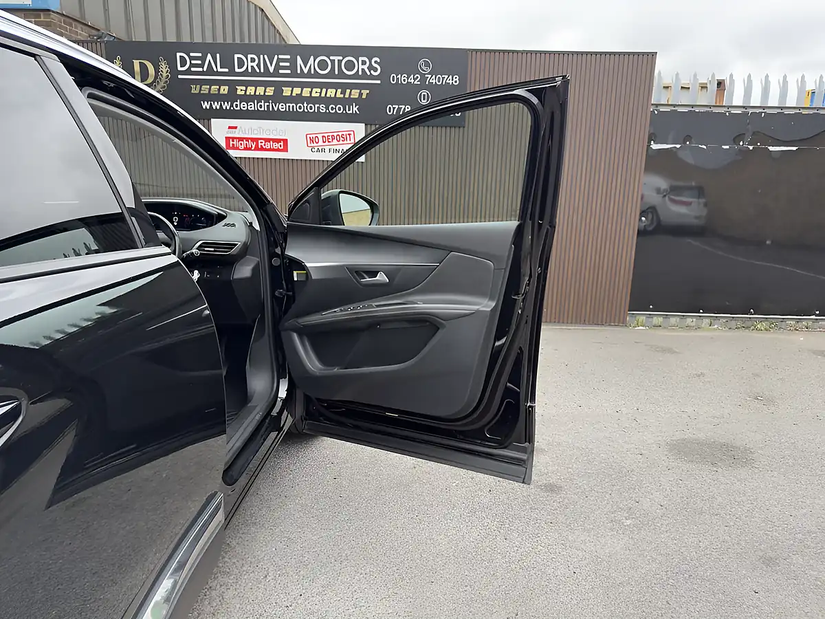 Used 2017 Peugeot 3008 Allure Black - Interior and Exterior details 10