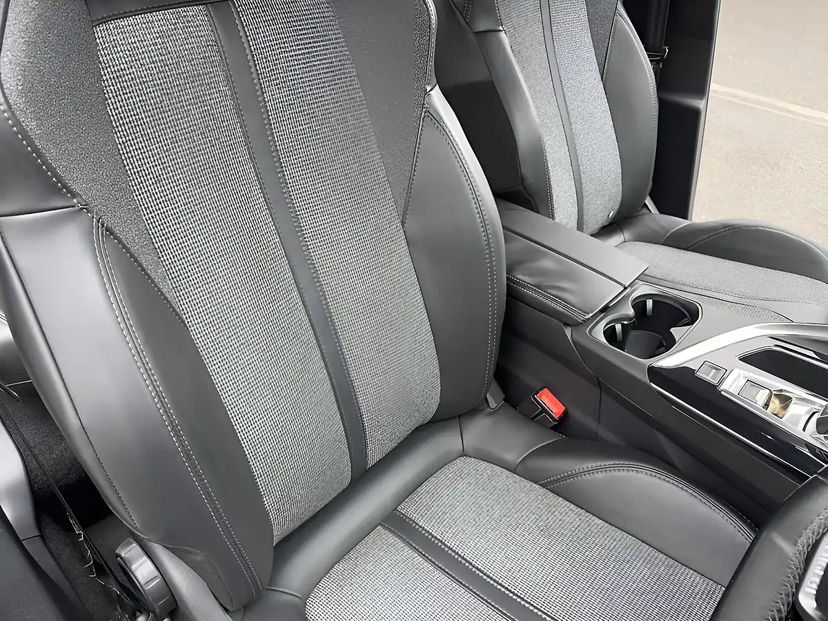 Used 2017 Peugeot 3008 Allure Black - Interior and Exterior details 12