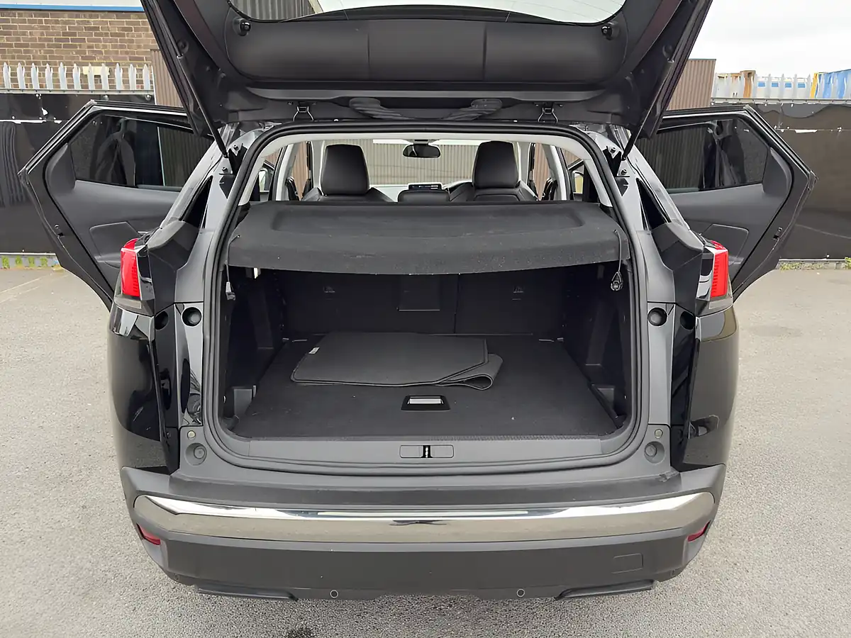 Used 2017 Peugeot 3008 Allure Black - Interior and Exterior details 14
