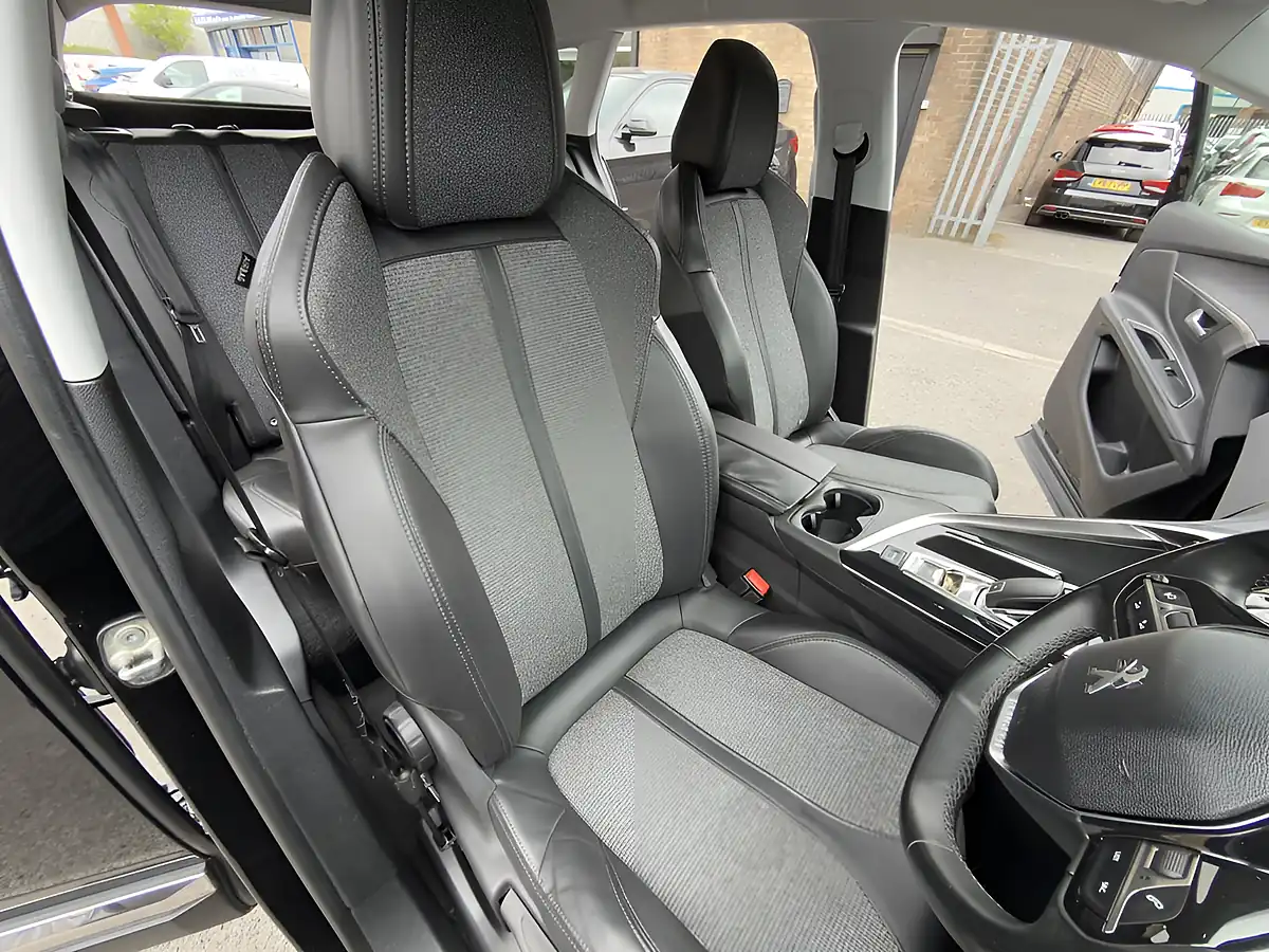 Used 2017 Peugeot 3008 Allure Black - Interior and Exterior details 17
