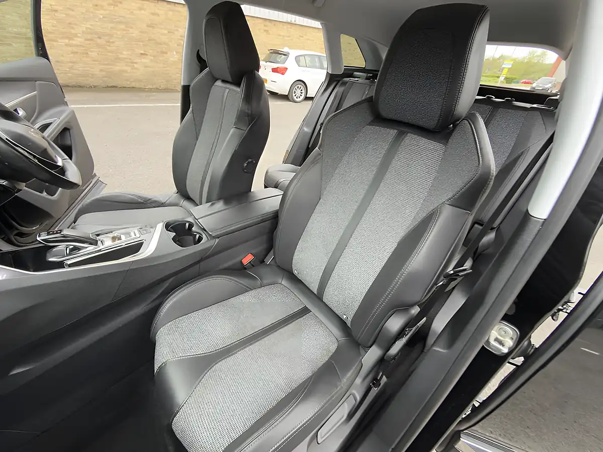 Used 2017 Peugeot 3008 Allure Black - Interior and Exterior details 20