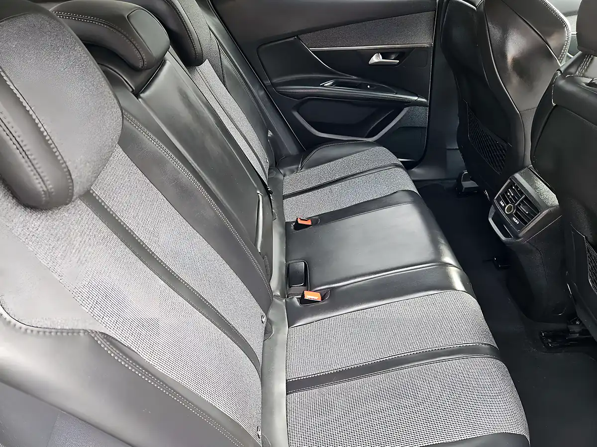 Used 2017 Peugeot 3008 Allure Blue White - Interior and Exterior details 13