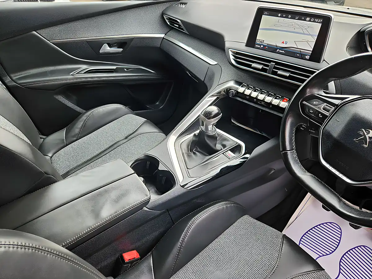 Used 2017 Peugeot 3008 Allure Blue White - Interior and Exterior details 14