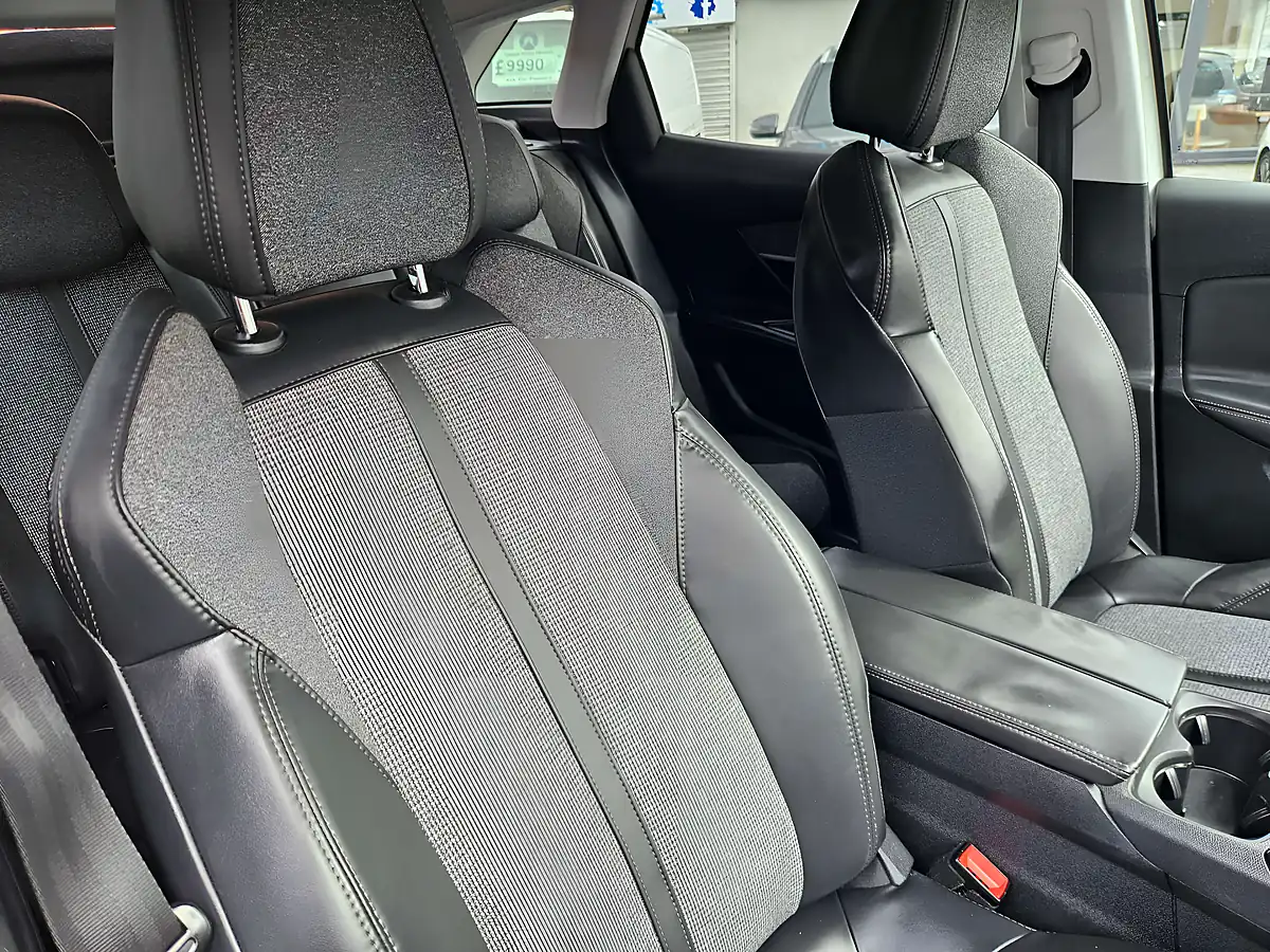 Used 2017 Peugeot 3008 Allure Blue White - Interior and Exterior details 15
