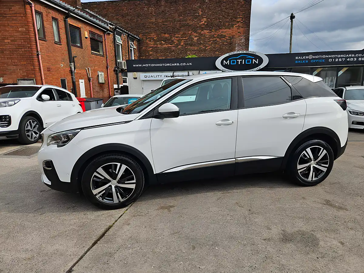 Used 2017 Peugeot 3008 Allure Blue White - Interior and Exterior details 17