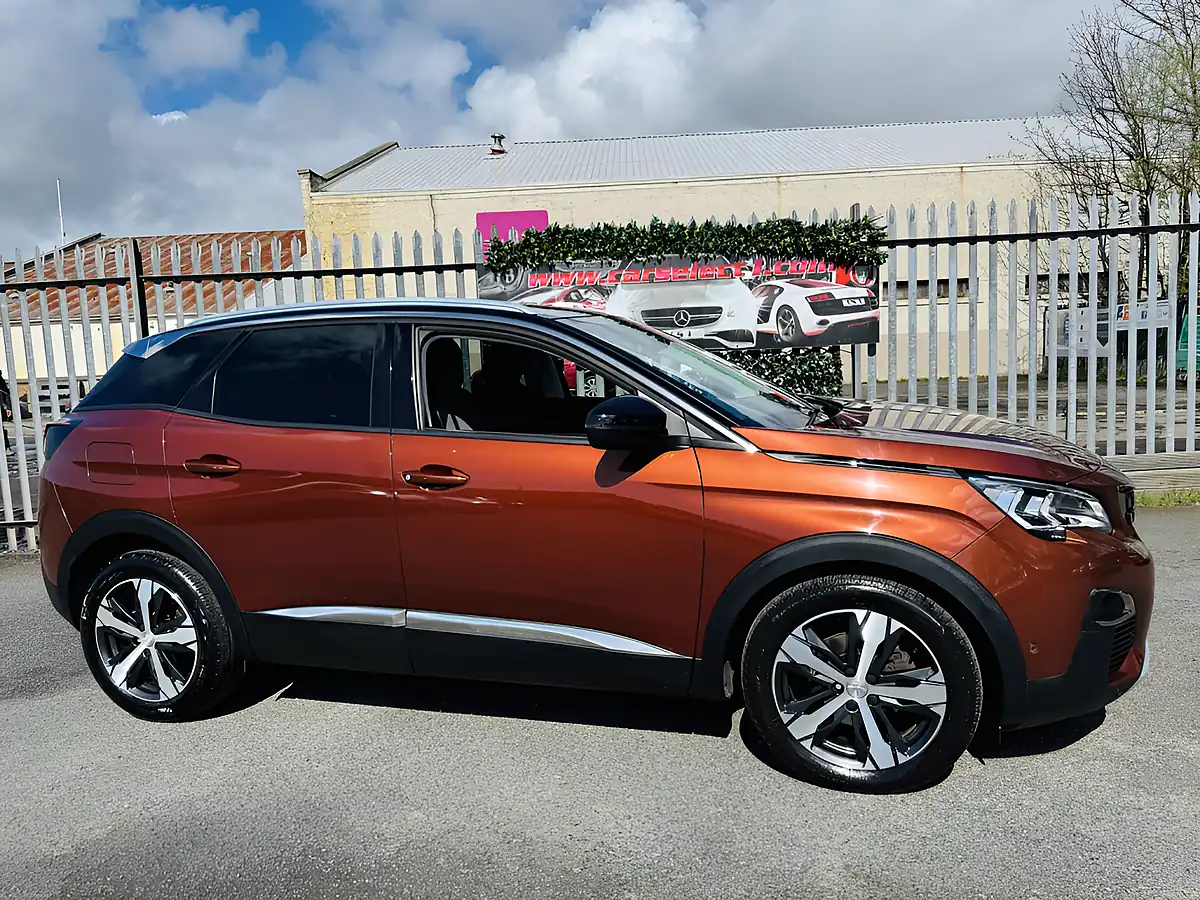Used 2017 Peugeot 3008 Allure Bronze - Front View