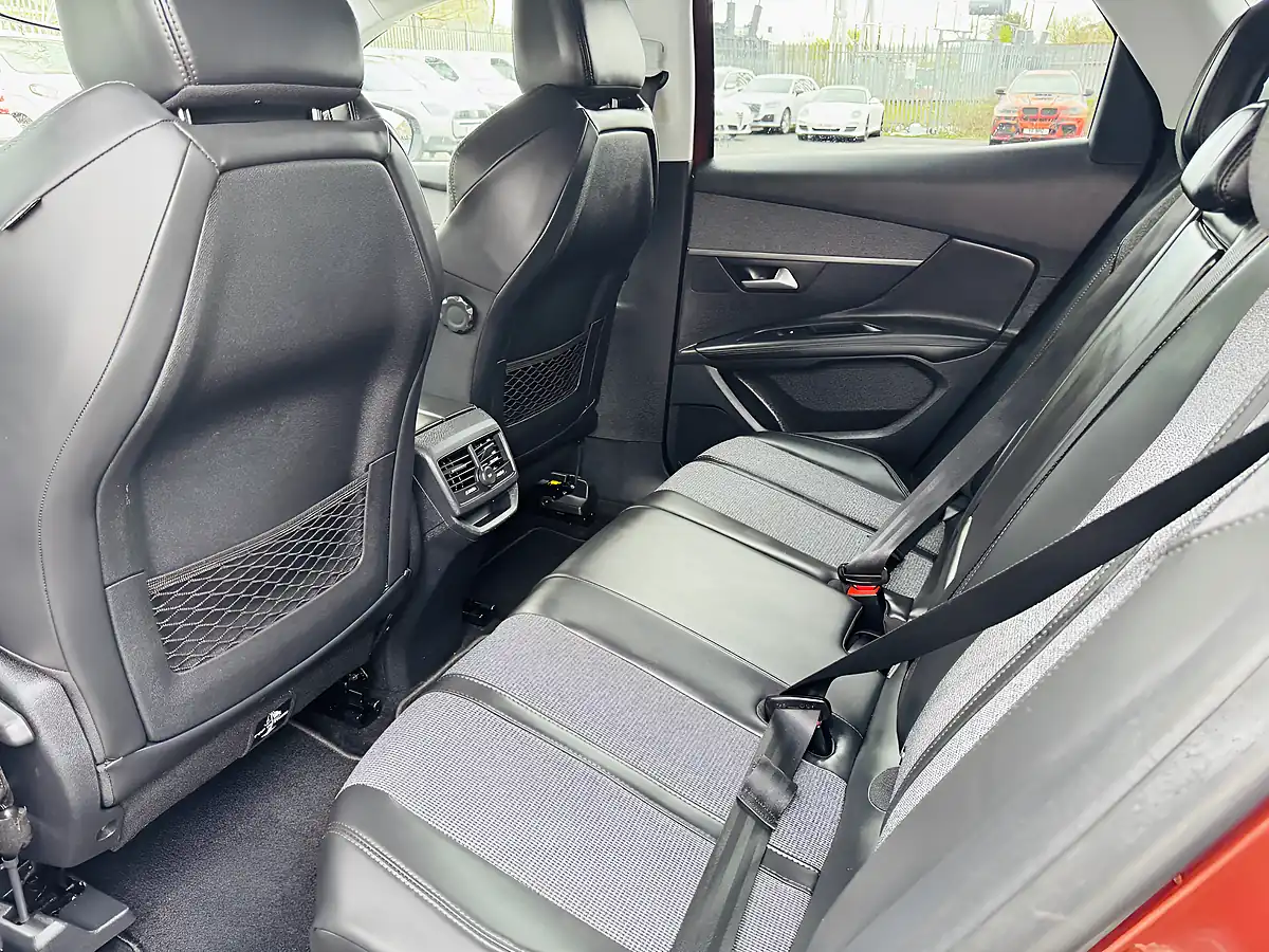 Used 2017 Peugeot 3008 Allure Bronze - Interior and Exterior details 12