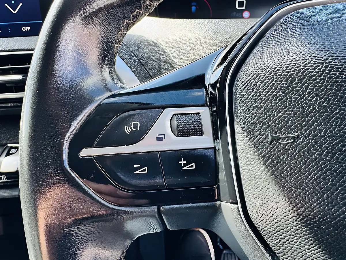 Used 2017 Peugeot 3008 Allure Bronze - Interior and Exterior details 17