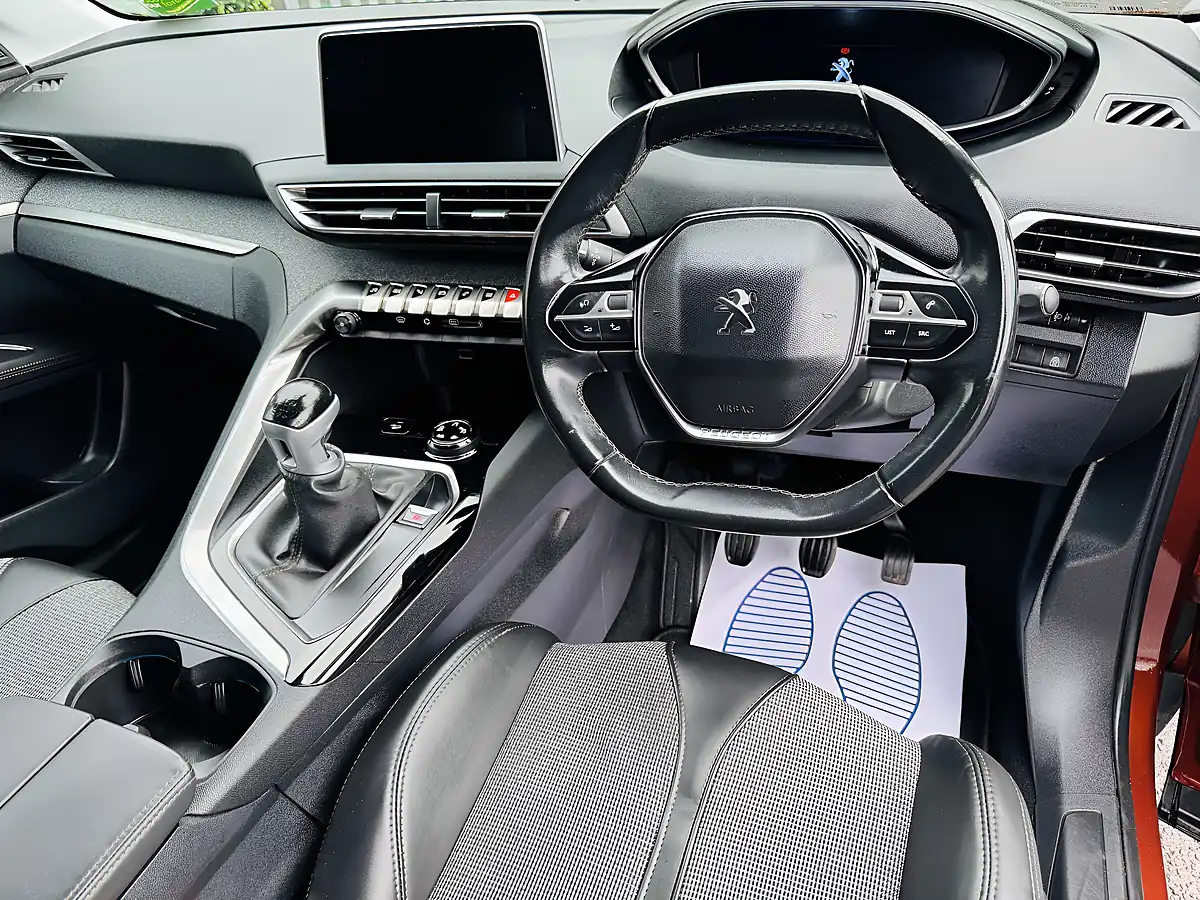Used 2017 Peugeot 3008 Allure Bronze - Interior and Exterior details 5