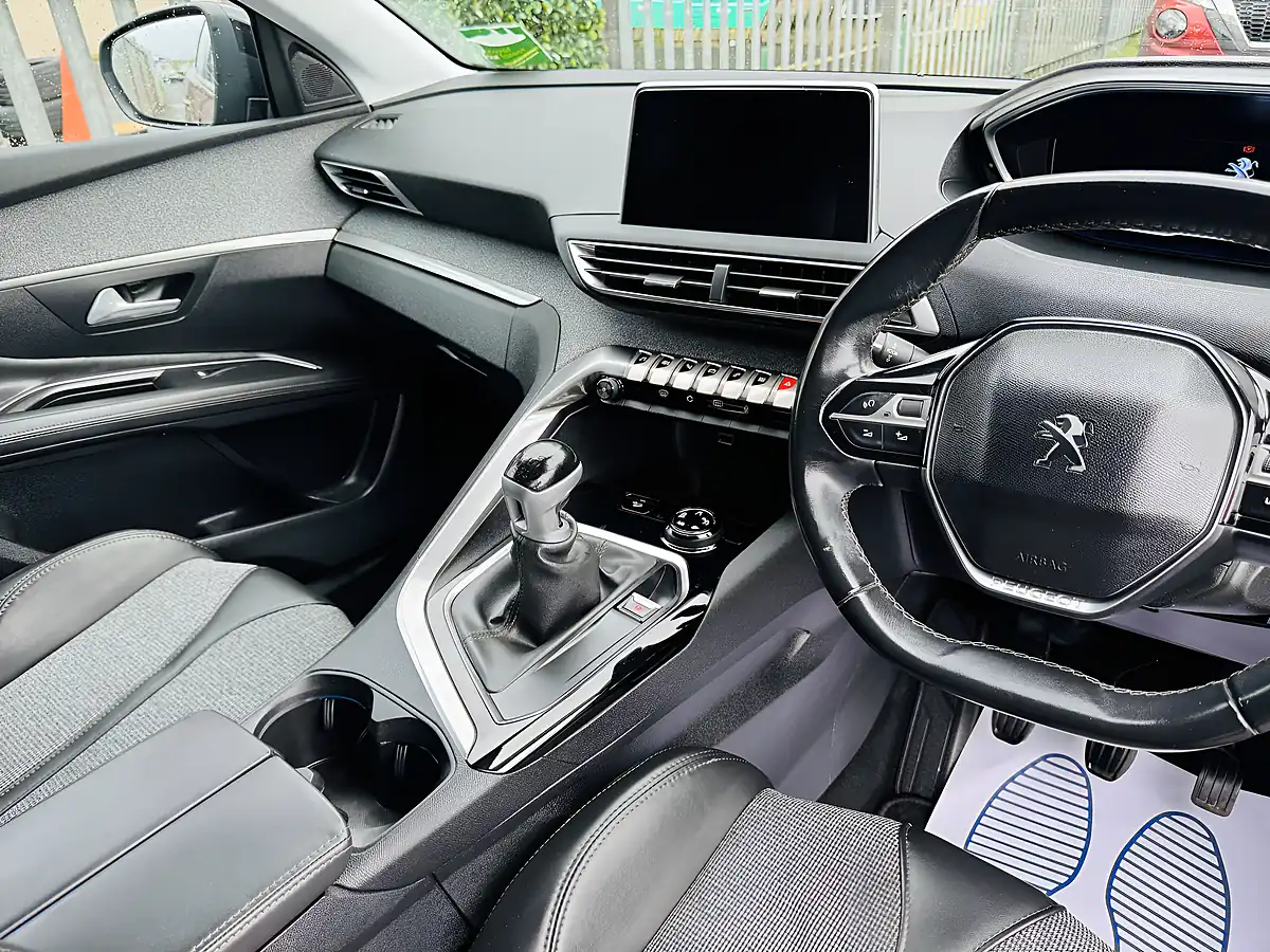 Used 2017 Peugeot 3008 Allure Bronze - Interior and Exterior details 7
