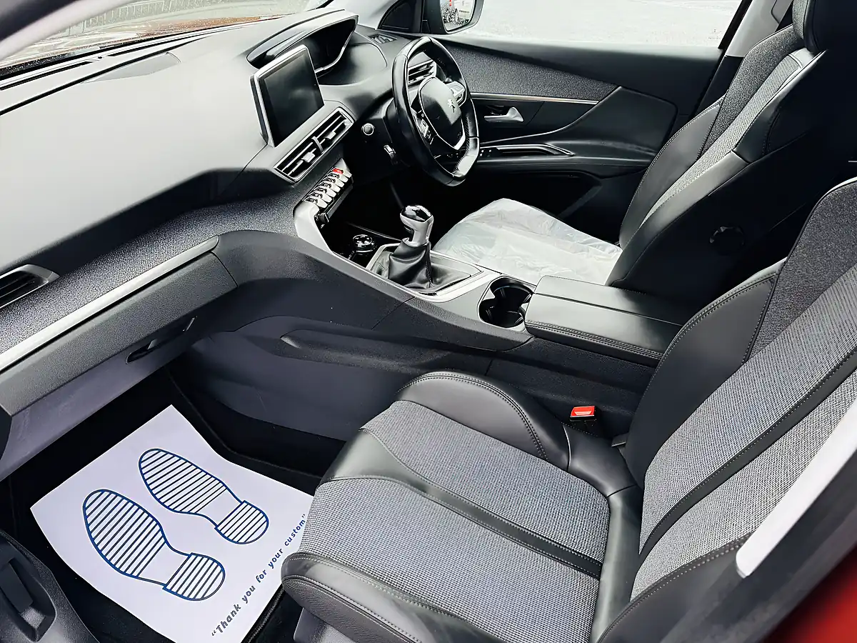 Used 2017 Peugeot 3008 Allure Bronze - Interior and Exterior details 9