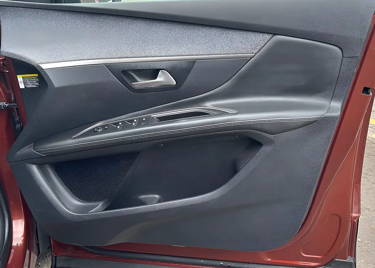 Used 2017 Peugeot 3008 Allure Bronze - Interior and Exterior details 14