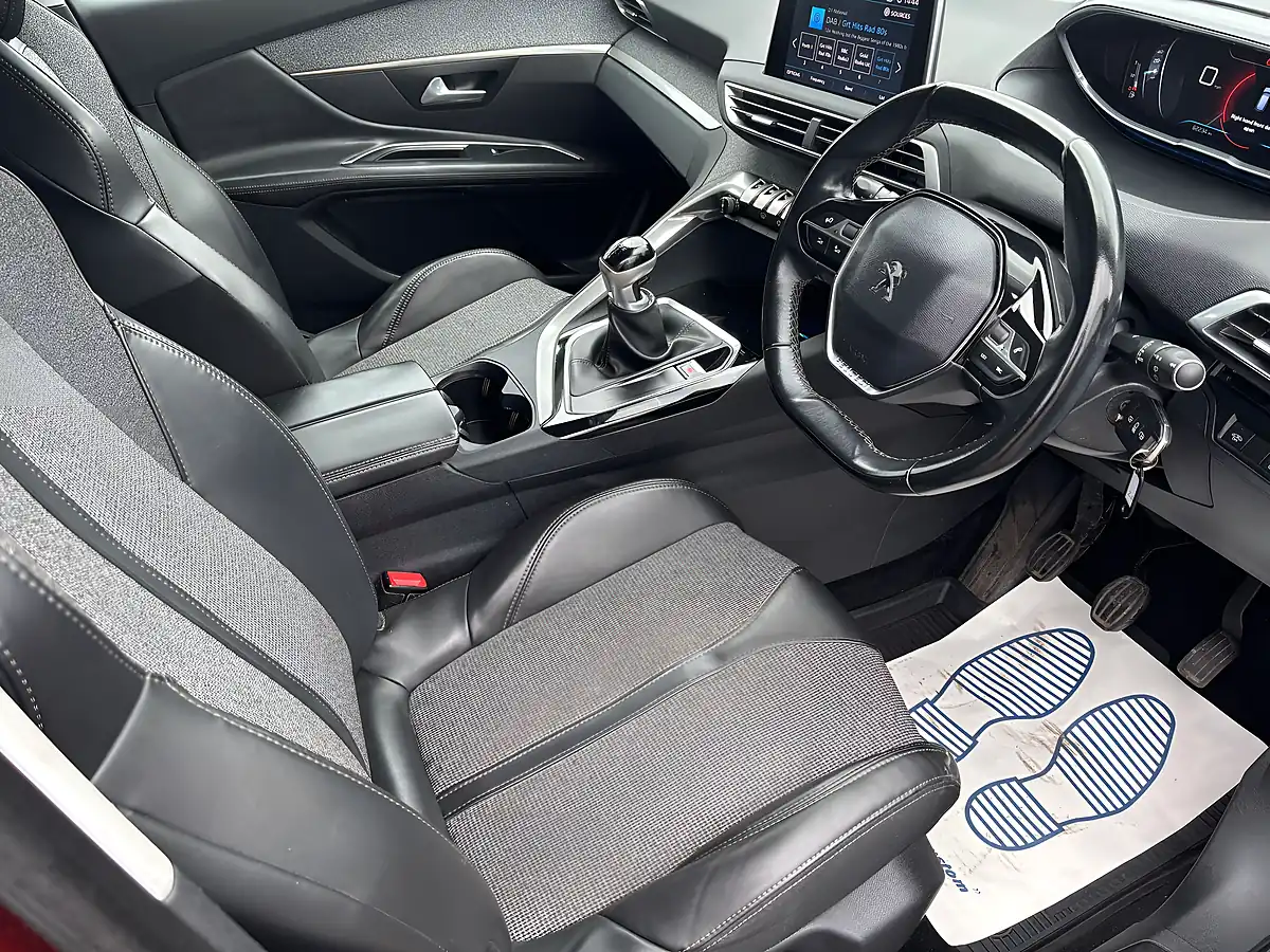 Used 2017 Peugeot 3008 Allure Bronze - Interior and Exterior details 6