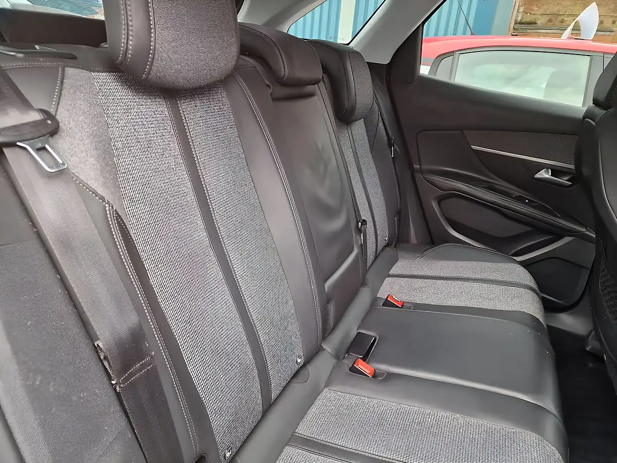 Used 2017 Peugeot 3008 Allure Bronze - Interior and Exterior details 12