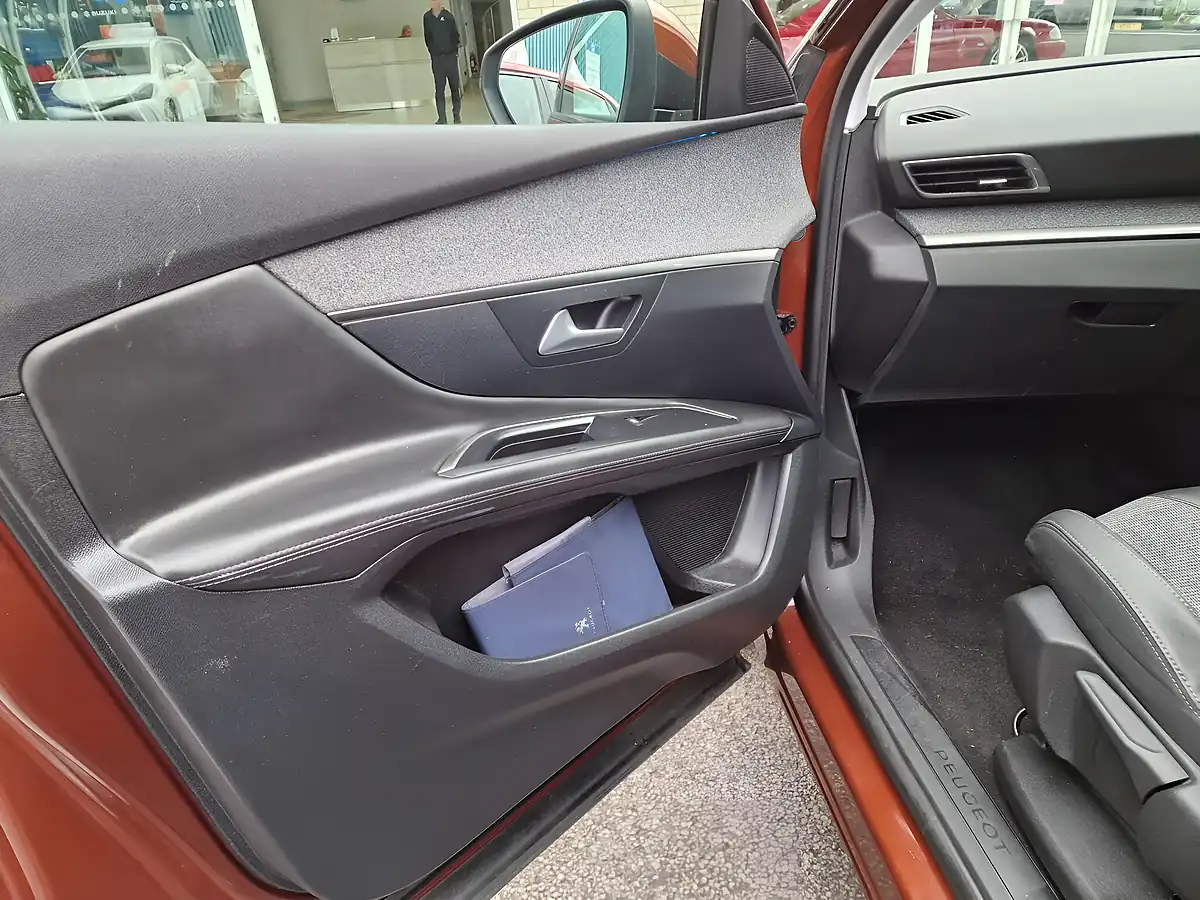 Used 2017 Peugeot 3008 Allure Bronze - Interior and Exterior details 13