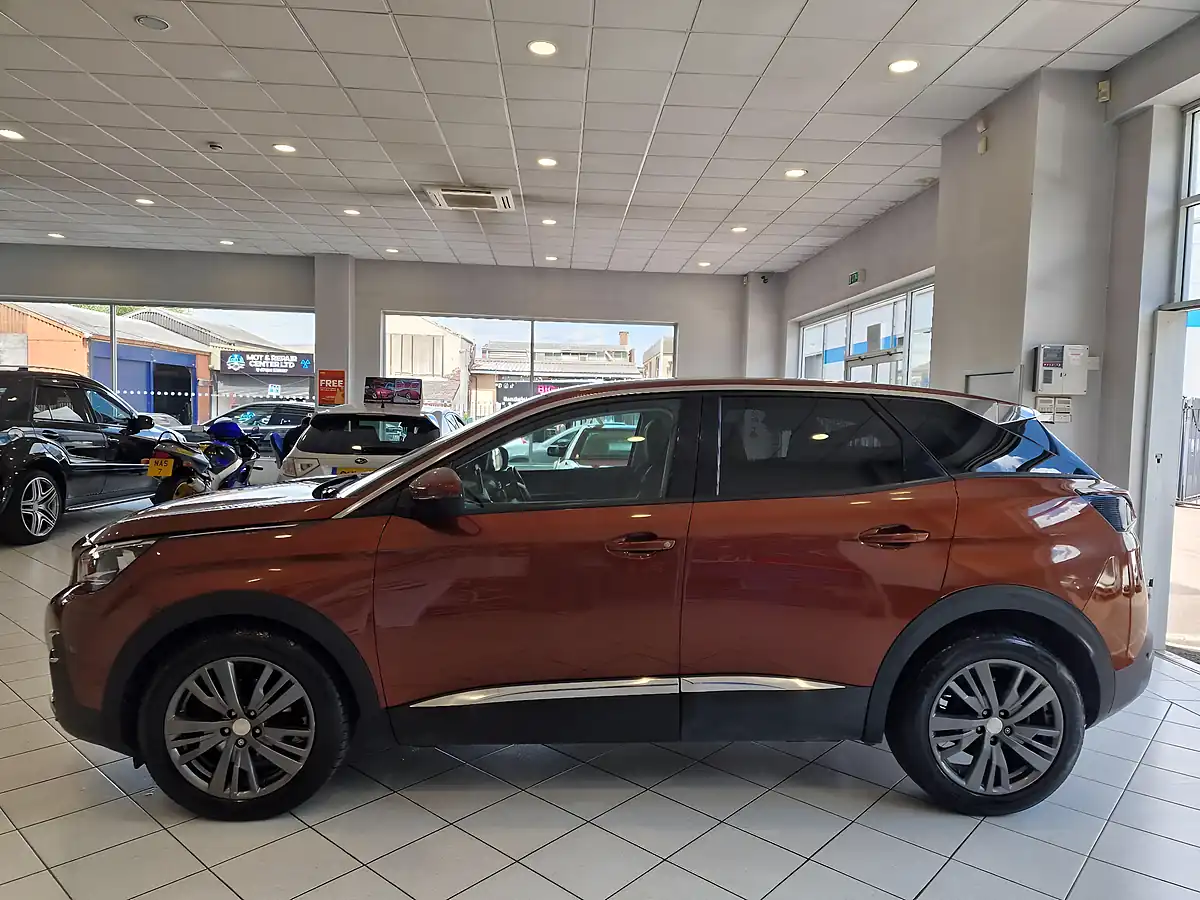 Used 2017 Peugeot 3008 Allure Bronze - Interior and Exterior details 6