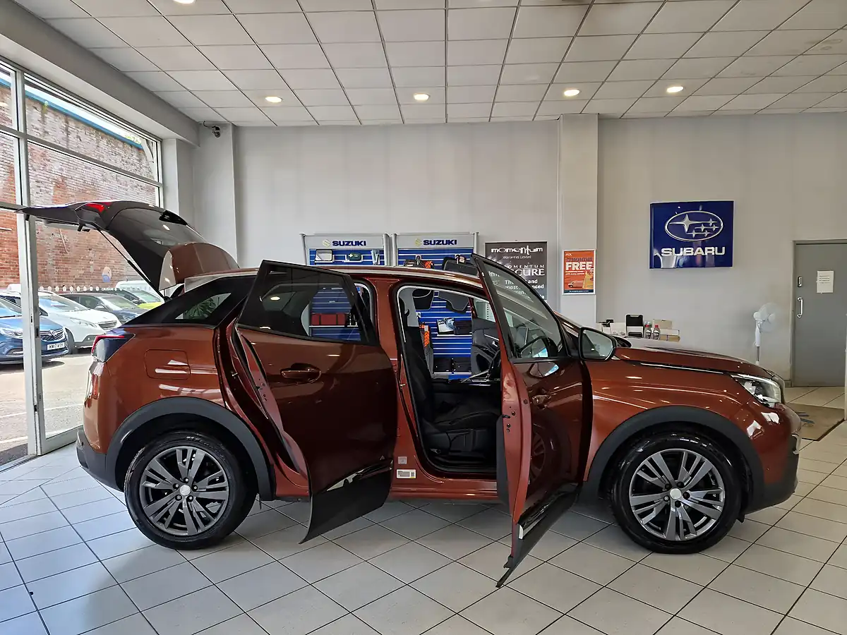 Used 2017 Peugeot 3008 Allure Bronze - Interior and Exterior details 8