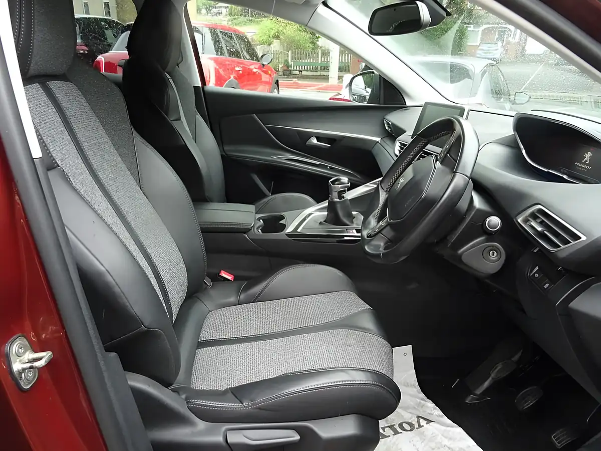 Used 2017 Peugeot 3008 Allure Bronze - Interior and Exterior details 10