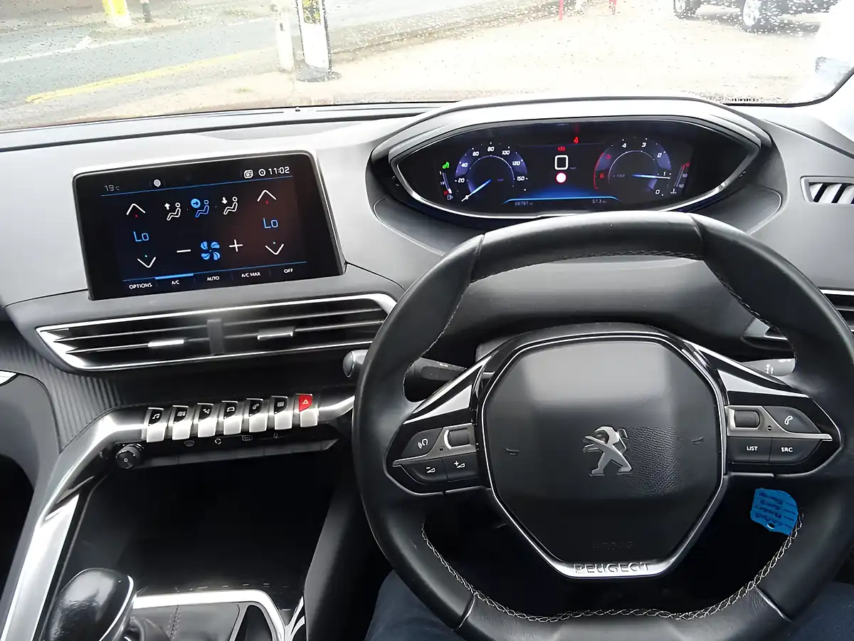 Used 2017 Peugeot 3008 Allure Bronze - Interior and Exterior details 12
