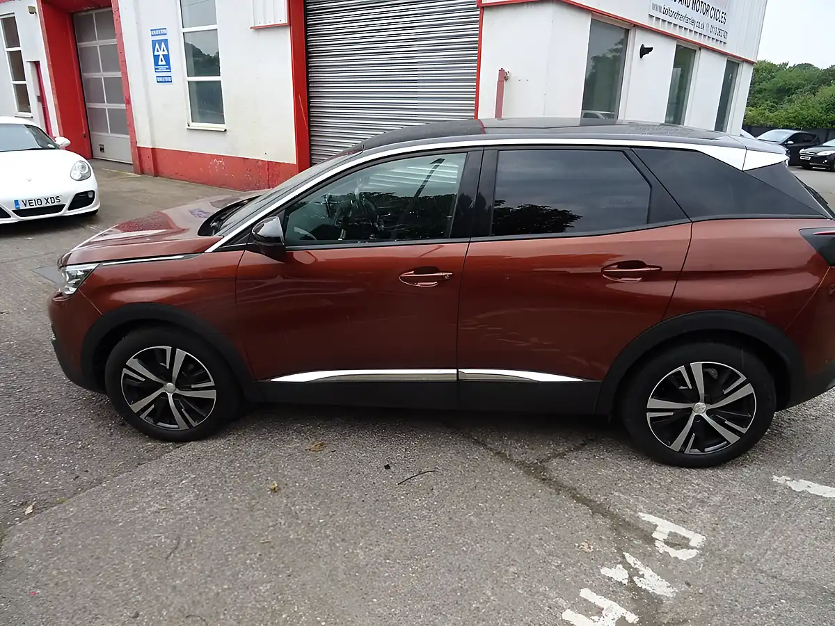 Used 2017 Peugeot 3008 Allure Bronze - Interior and Exterior details 7