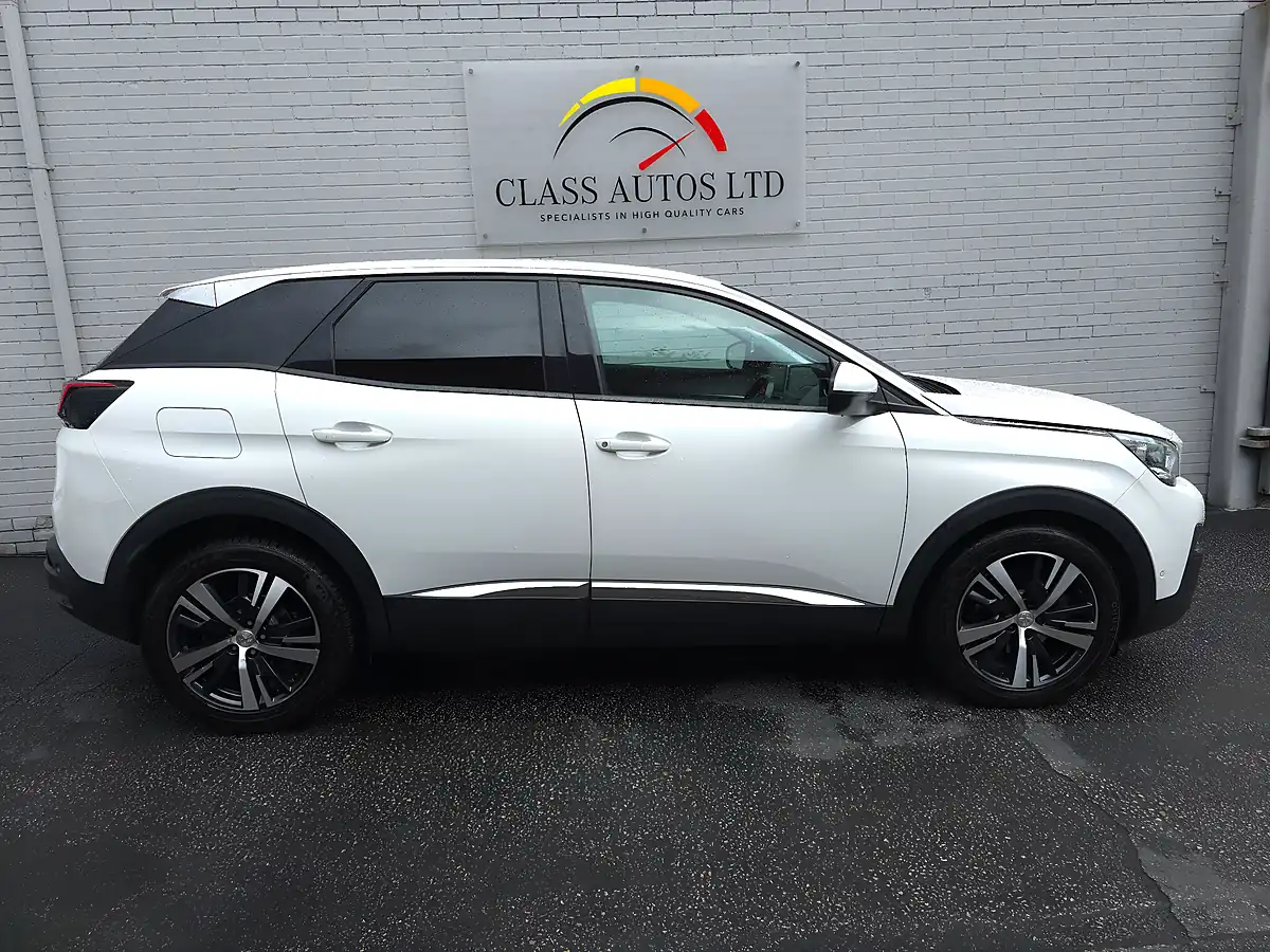 Used 2017 Peugeot 3008 Allure Eat White - Interior and Exterior details 10