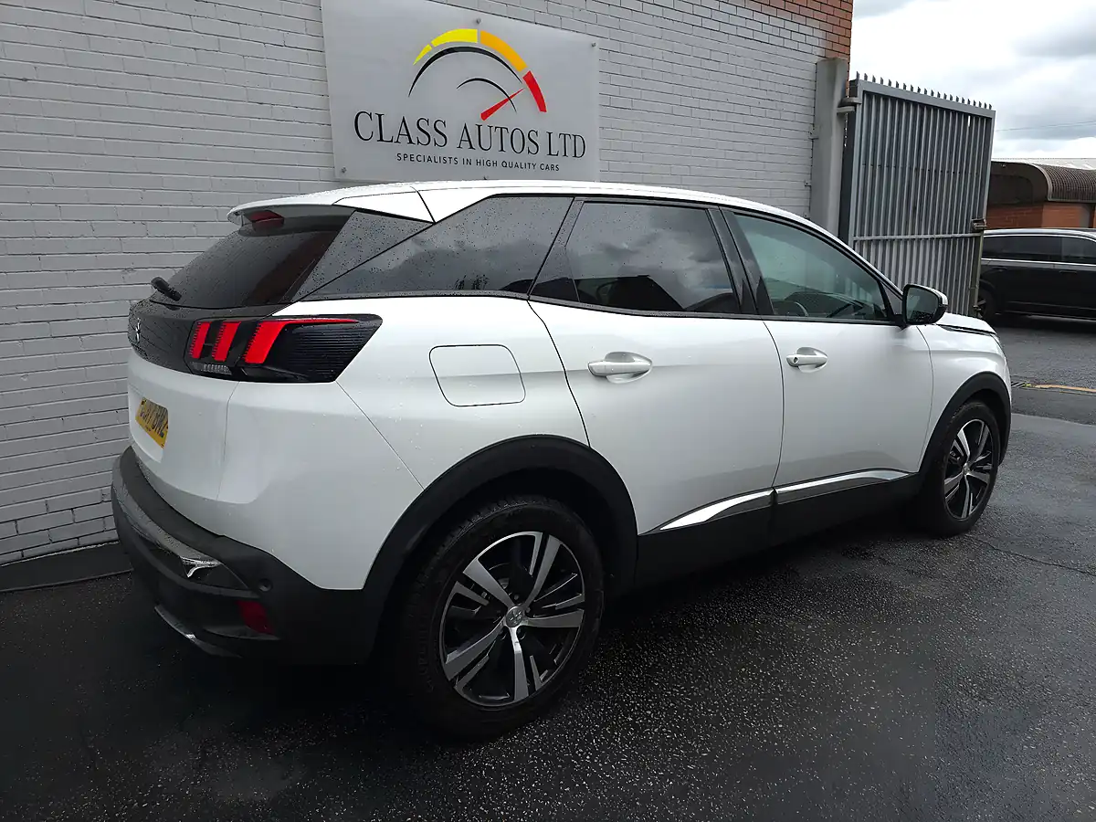 Used 2017 Peugeot 3008 Allure Eat White - Interior and Exterior details 11