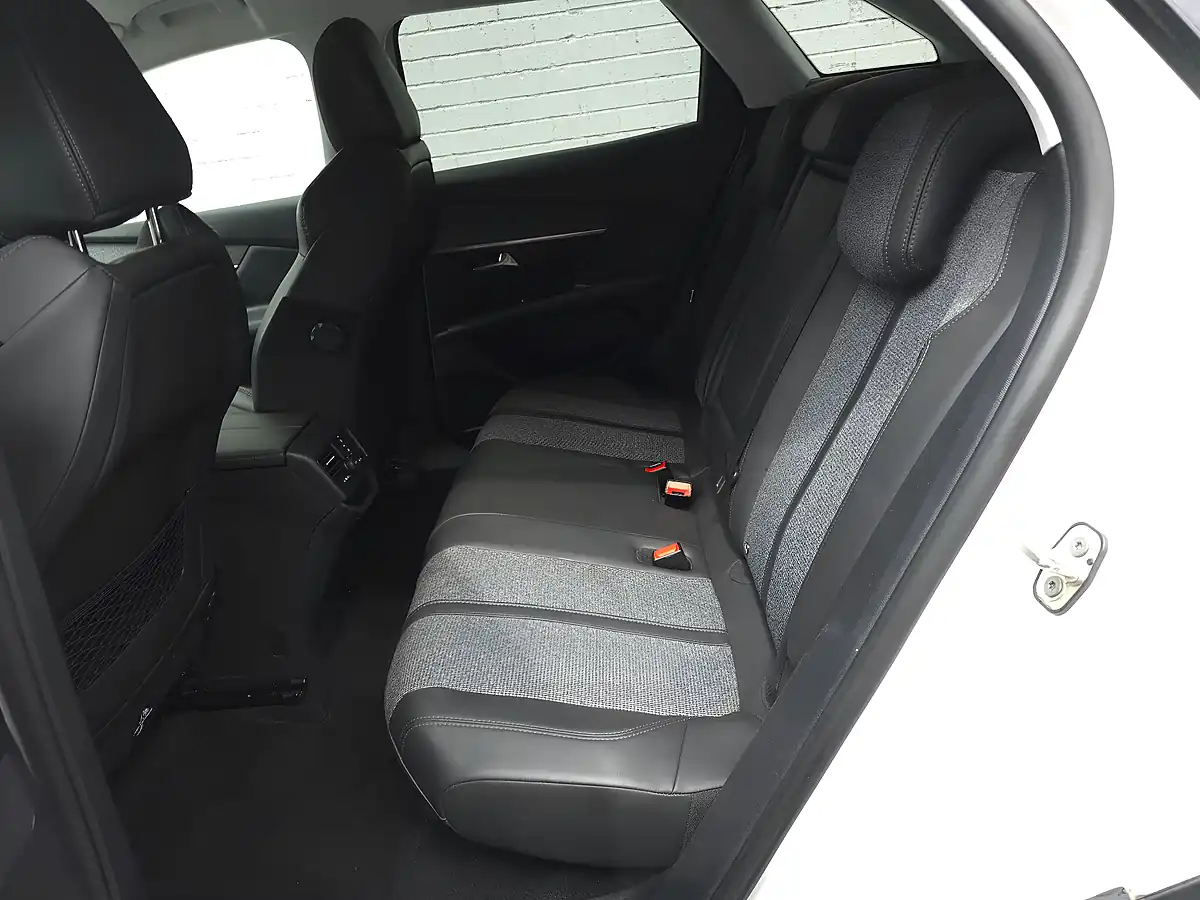 Used 2017 Peugeot 3008 Allure Eat White - Interior and Exterior details 15