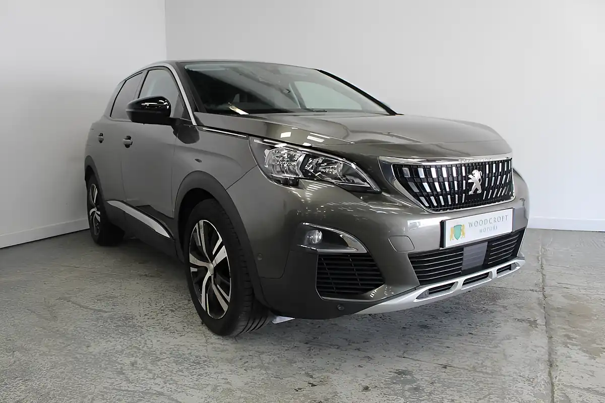 Used 2017 Peugeot 3008 Allure Grey - Front View