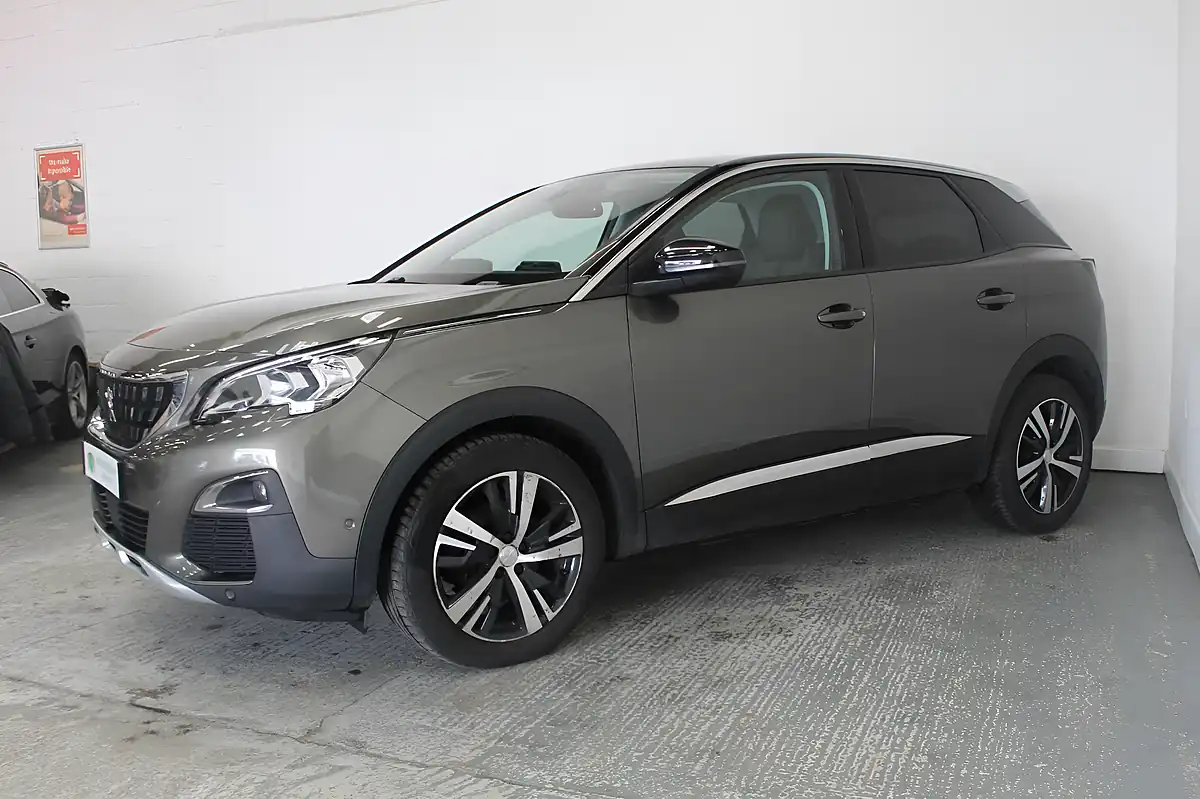 Used 2017 Peugeot 3008 Allure Grey - Interior and Exterior details 4
