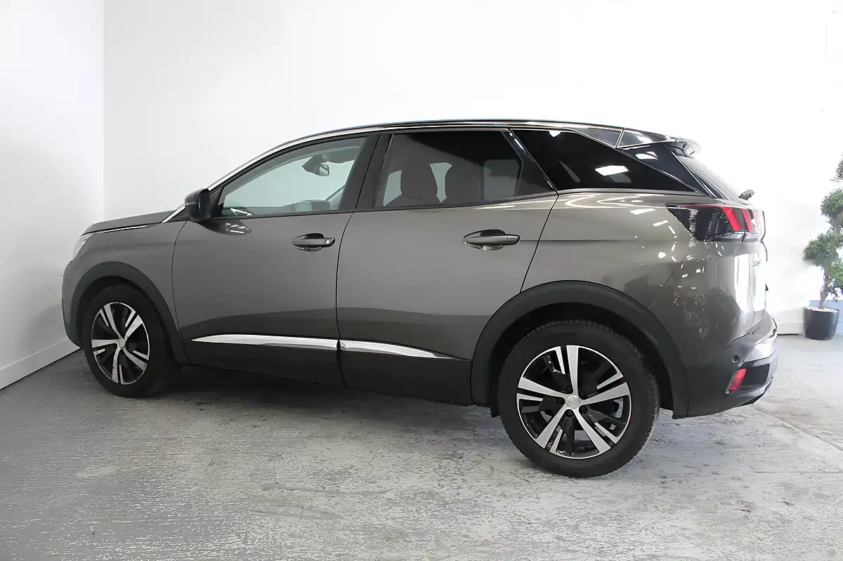 Used 2017 Peugeot 3008 Allure Grey - Interior and Exterior details 7