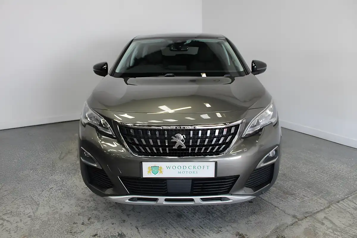 Used 2017 Peugeot 3008 Allure Grey - Interior and Exterior details 9