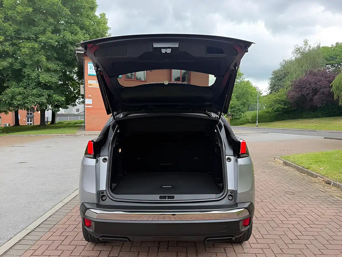 Used 2017 Peugeot 3008 Allure Grey - Interior and Exterior details 14