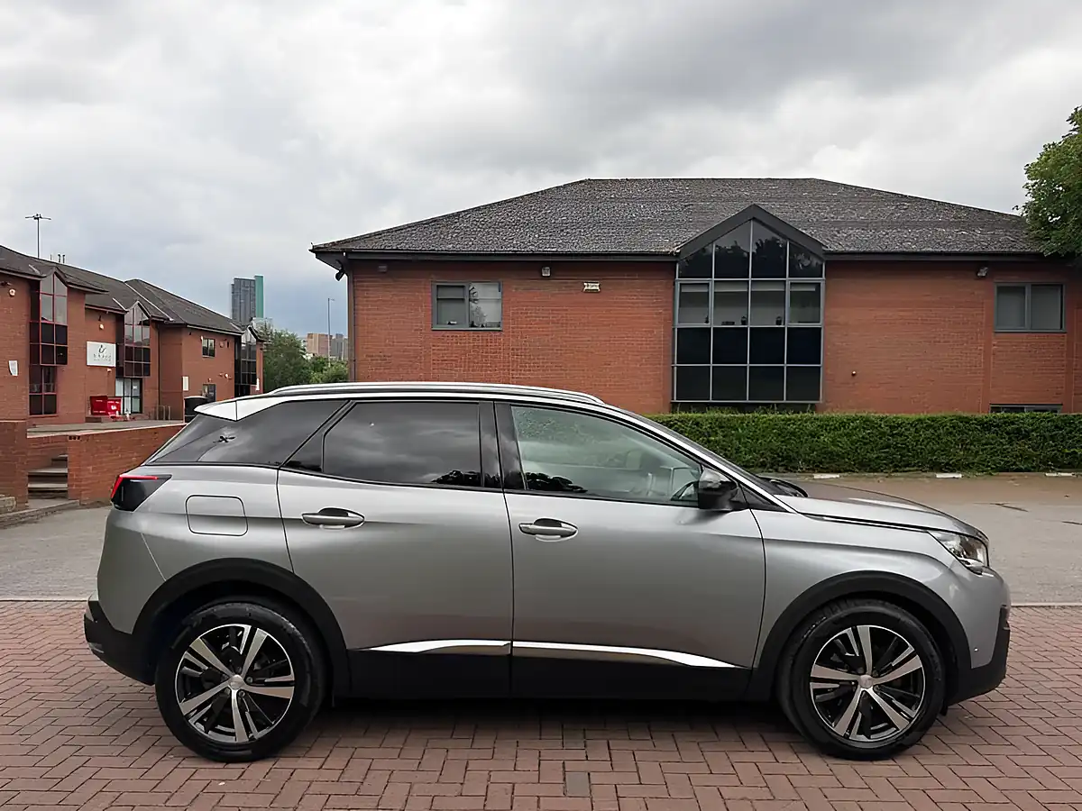 Used 2017 Peugeot 3008 Allure Grey - Interior and Exterior details 2