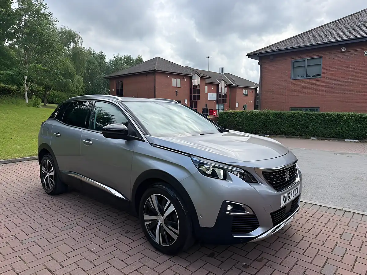Used 2017 Peugeot 3008 Allure Grey - Front View