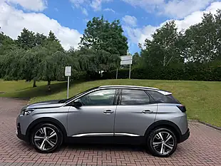 Used 2017 Peugeot 3008 Allure Grey - Interior and Exterior details 4