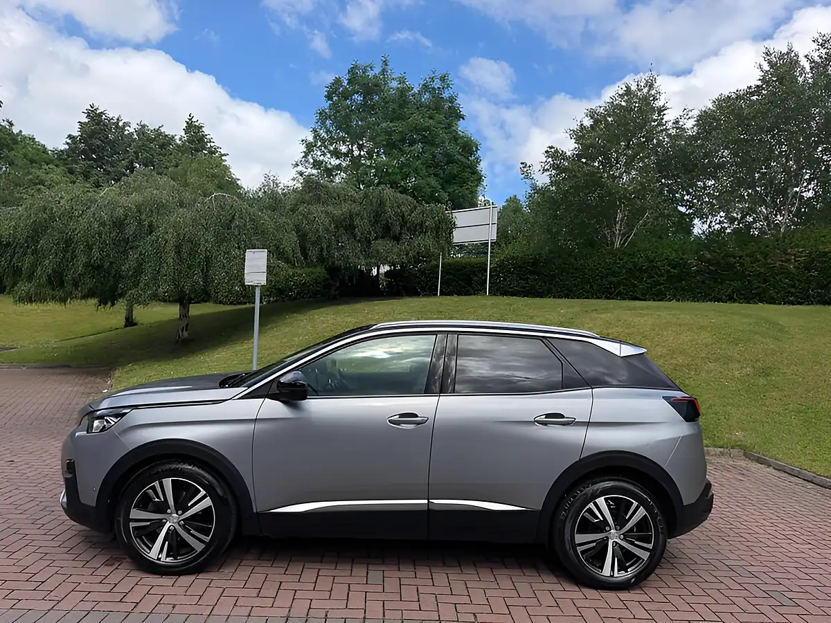 Used 2017 Peugeot 3008 Allure Grey - Interior and Exterior details 4