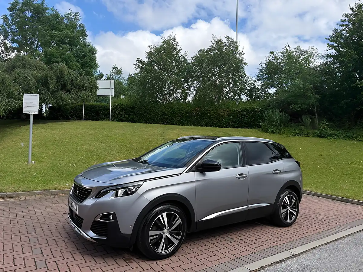 Used 2017 Peugeot 3008 Allure Grey - Interior and Exterior details 6