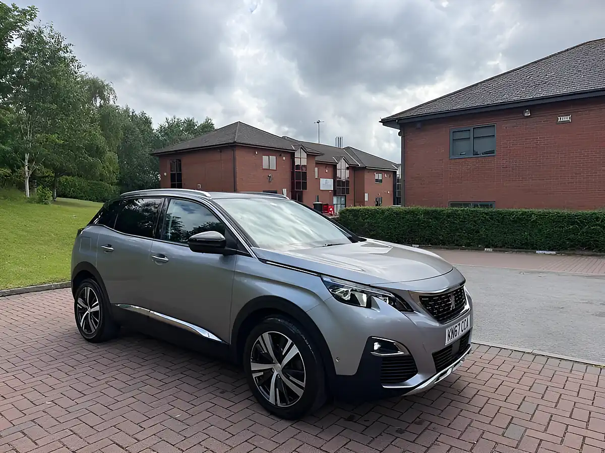 Used 2017 Peugeot 3008 Allure Grey - Interior and Exterior details 8