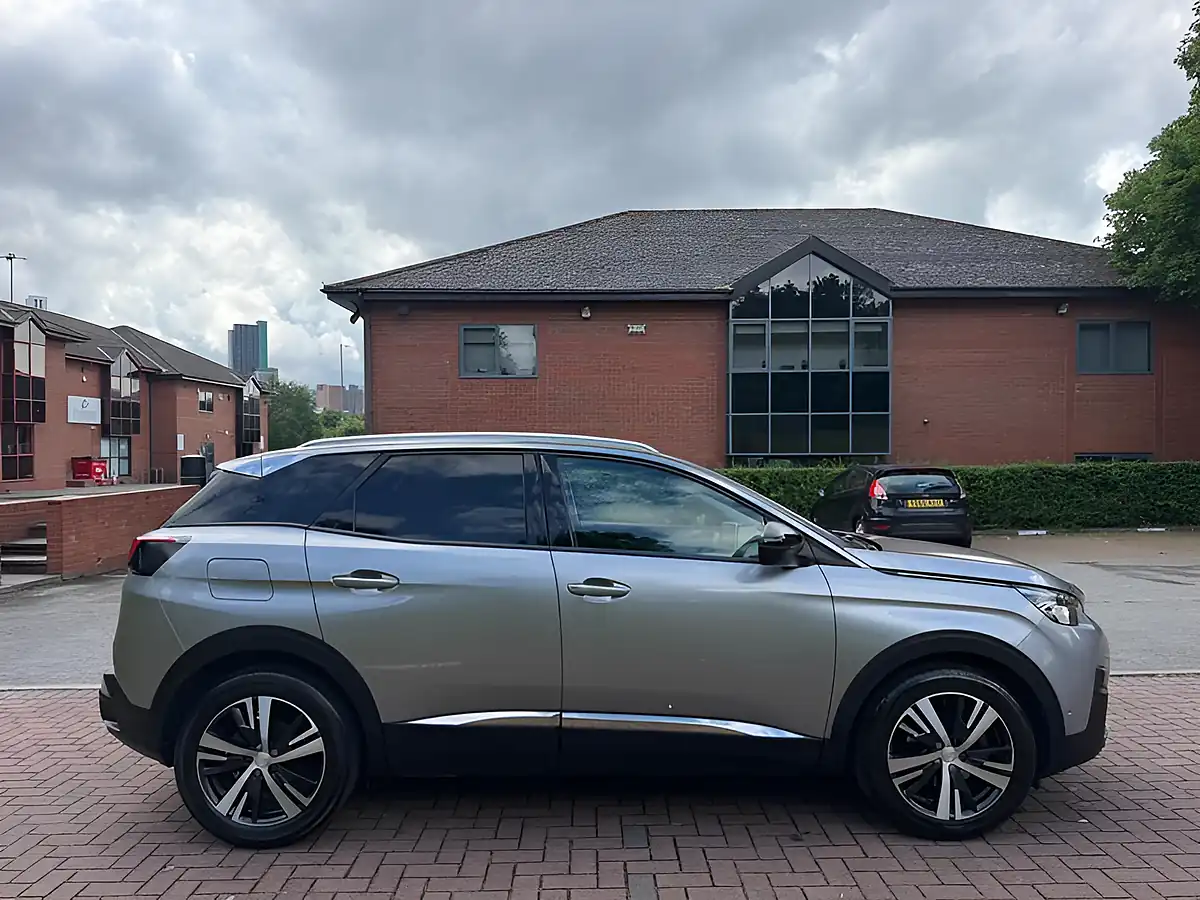 Used 2017 Peugeot 3008 Allure Grey - Interior and Exterior details 9