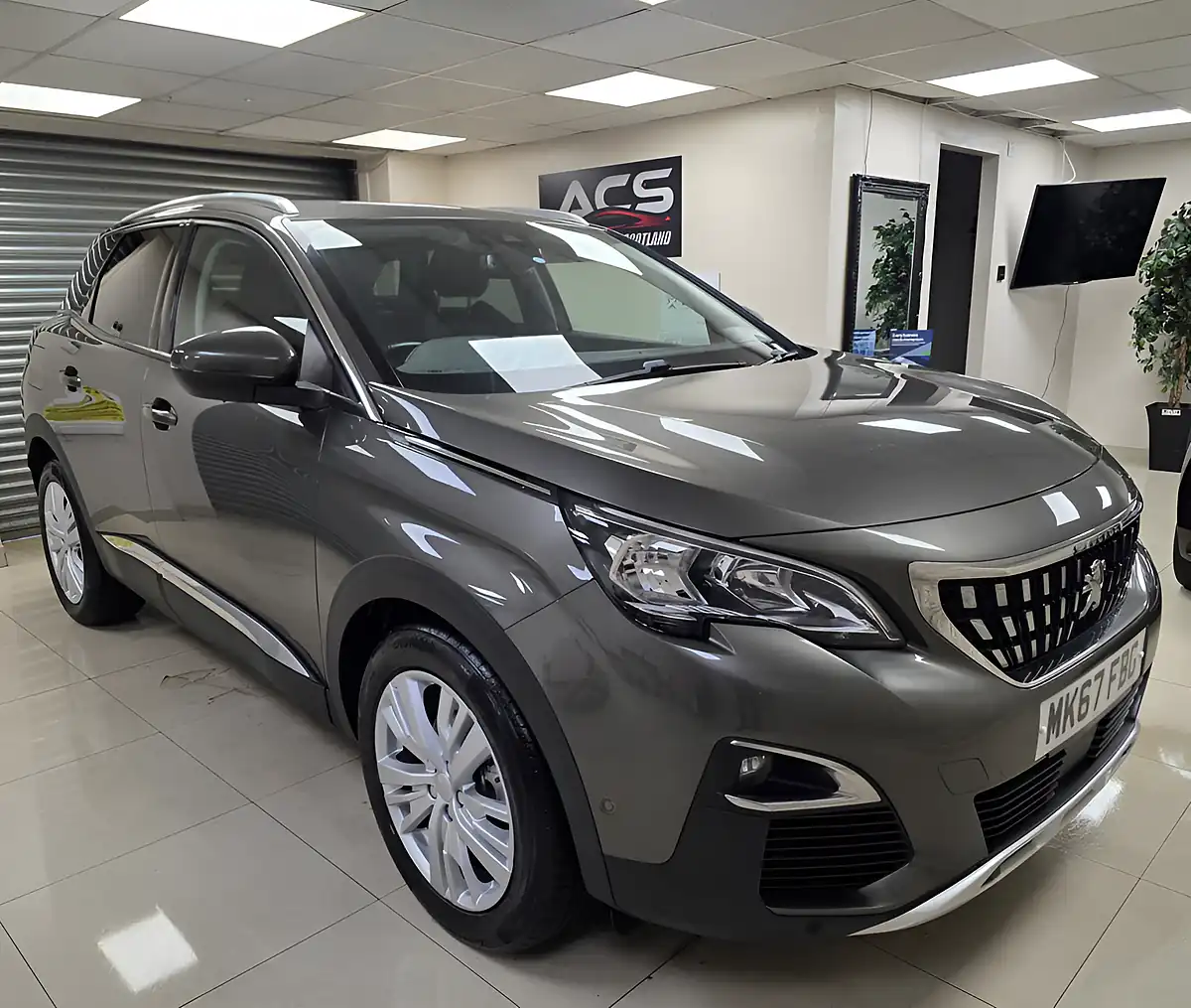 Used 2017 Peugeot 3008 Allure Grey - Front View