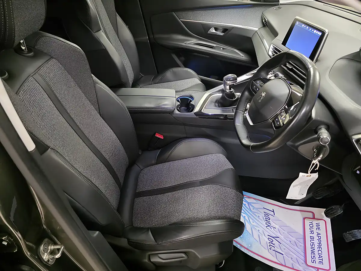 Used 2017 Peugeot 3008 Allure Grey - Interior and Exterior details 12